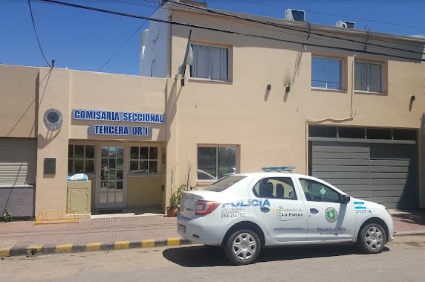 Un botiacuten insoacutelito- se resistieron a la policiacutea por un alfajor y unas latas de cerveza