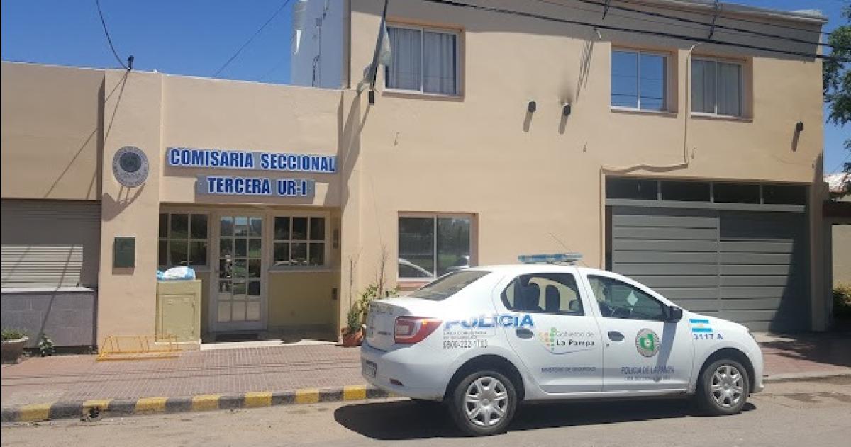 Un botiacuten insoacutelito- se resistieron a la policiacutea por un alfajor y unas latas de cerveza