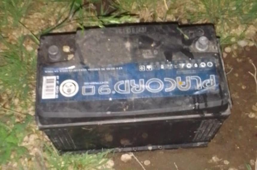 Sorprenden a un menor de 16 antildeos con una bateriacutea robada