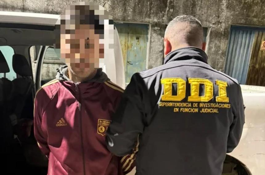 Detuvieron al hombre que habriacutea cavado la tumba de las viacutectimas de la banda narco