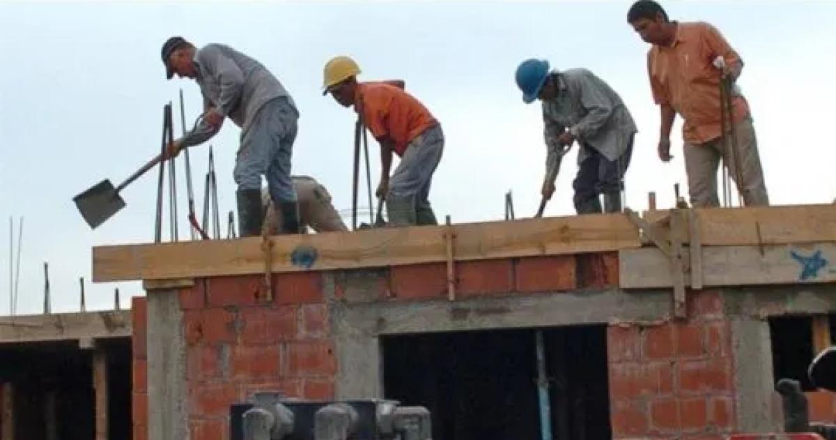 El empleo informal en Argentina alcanzoacute el 432-en-porciento- en el segundo trimestre de 2025