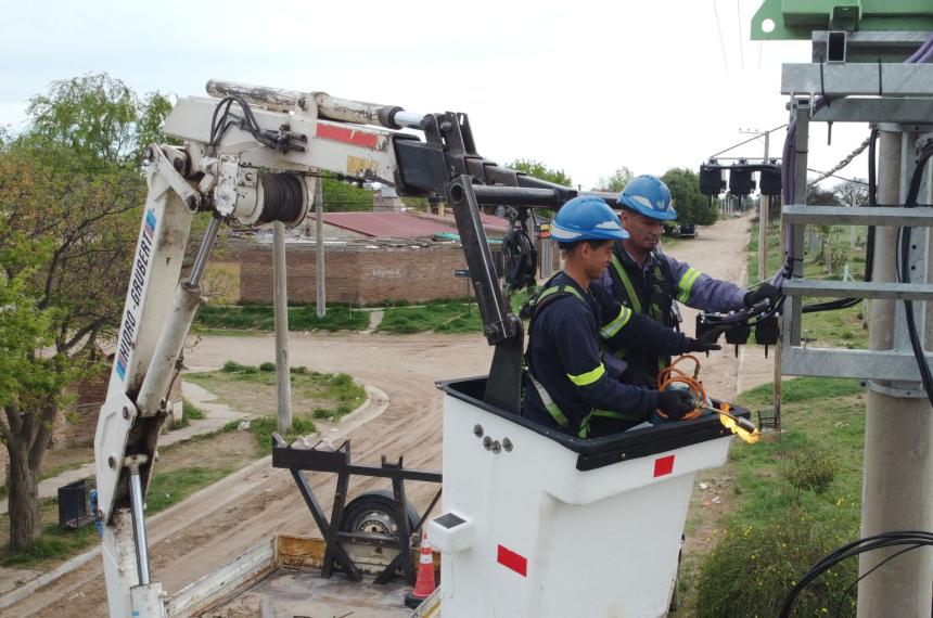 La obra eleacutectrica del barrio Micaela Garciacutea avanza a paso firme