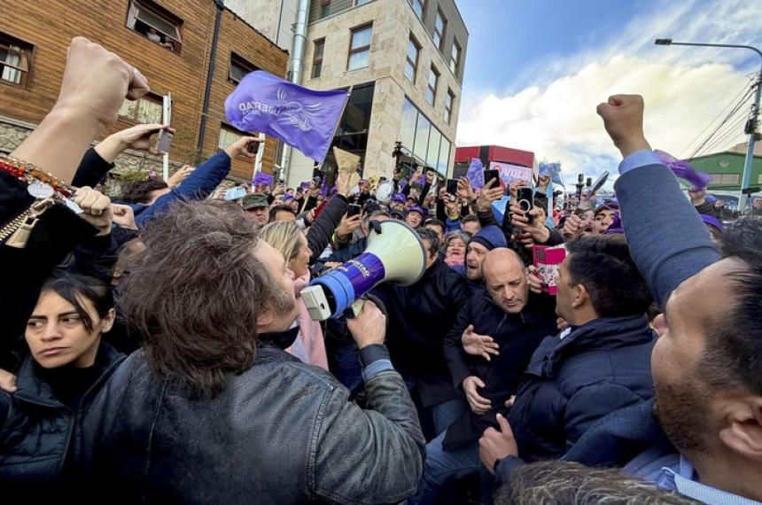 Milei suspendioacute la caminata en Ushuaia por baja convocatoria y fuertes protestas