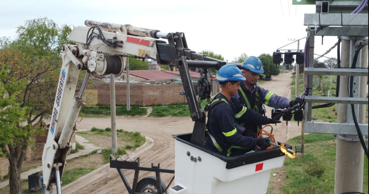 La obra eleacutectrica del barrio Micaela Garciacutea avanza a paso firme