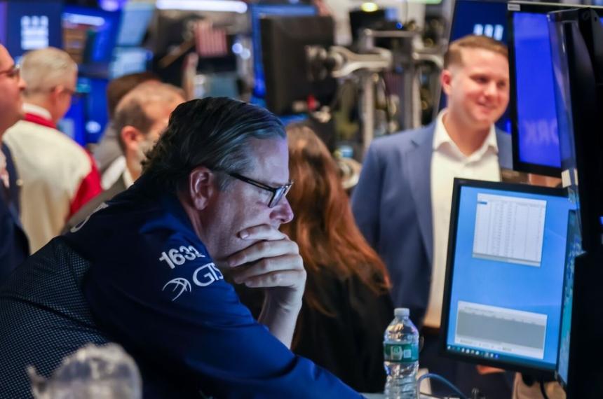 Otro mal diacutea financiero para Argentina- el doacutelar a  1400 y vuelven a caer bonos y acciones