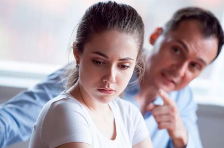 6 sentildeales que delatan a una persona controladora seguacuten la psicologiacutea