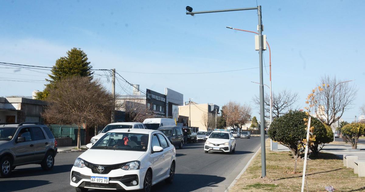 Velocidad cruzar en rojo y bloquear la senda peatonal las fotomultas maacutes comunes