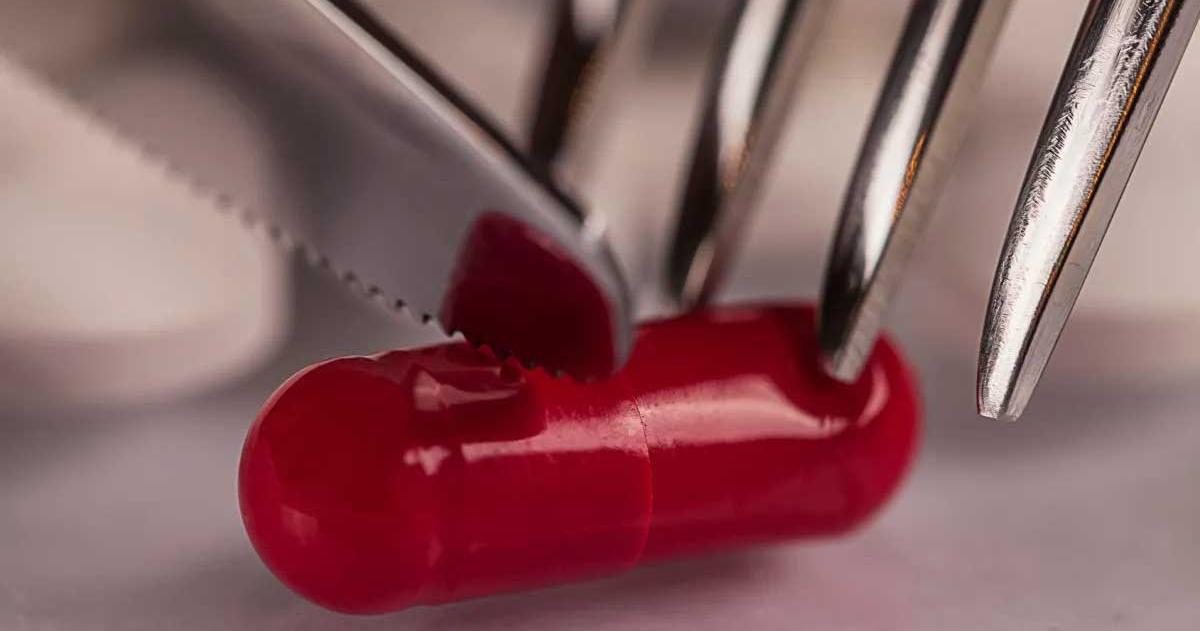 Estos son los riesgos de partir triturar o disolver los medicamentos