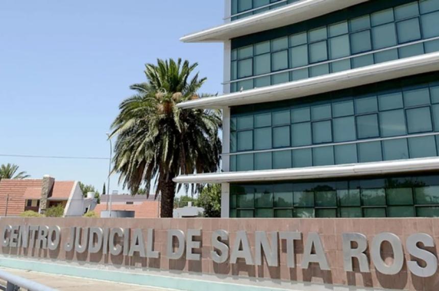 Una madre detenida por agredir a su hija