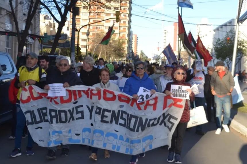 La marcha de los mieacutercoles suma el reclamo en defensa de la CPE