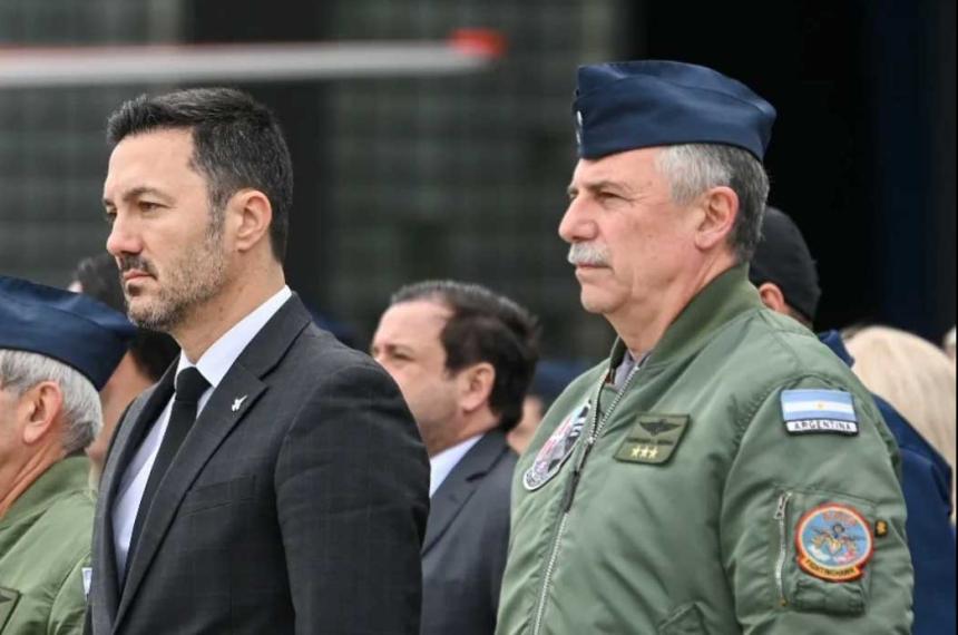 El Gobierno dio ascensos retroactivos a militares marginados por Alberto Fernaacutendez