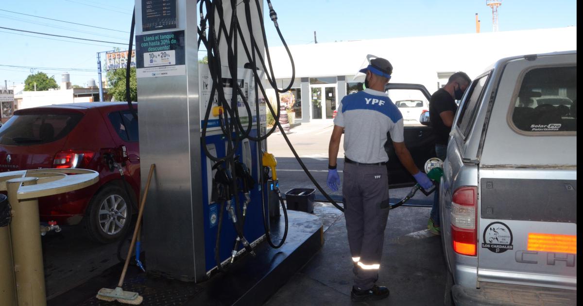 El Gobierno volvioacute a postergar el aumento en los impuestos a los combustibles