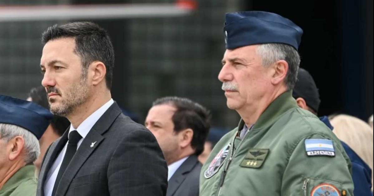 El Gobierno dio ascensos retroactivos a militares marginados por Alberto Fernaacutendez