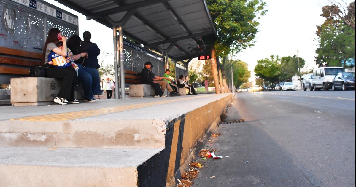 Parque Oliver- los vecinos advierten por el andeacuten de colectivo y el caos de la feria 