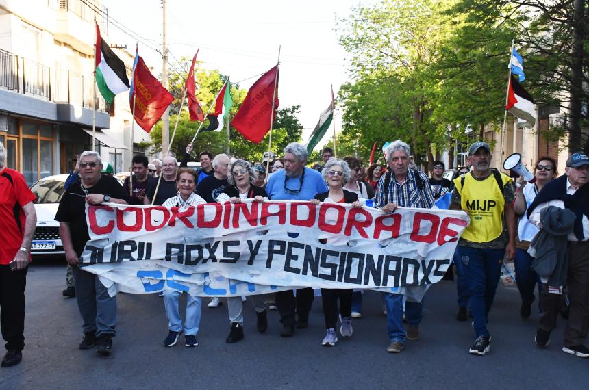 La marcha de los mieacutercoles sumoacute el reclamo en defensa de la CPE