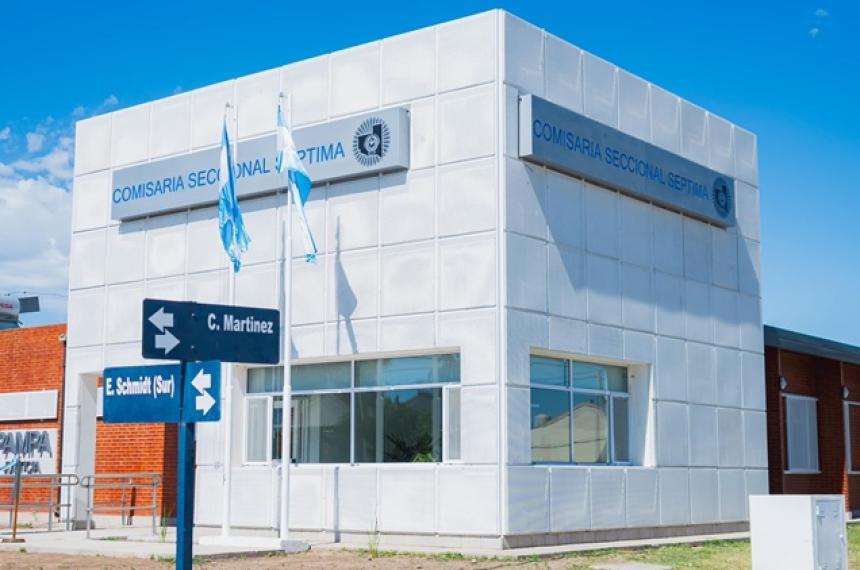 Un detenido por amenazar a una familia y resistirse a la Policiacutea