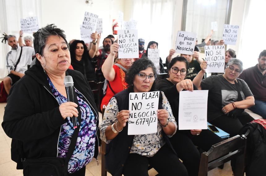 Artesanos y manualistas reclaman por las ferias en la plaza San Martiacuten