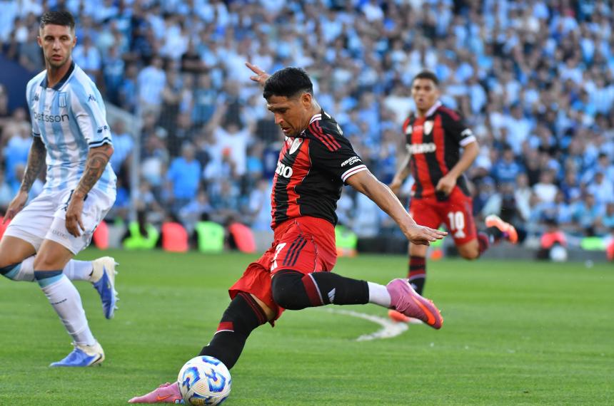 River le gana a Racing gracias a la ley del ex