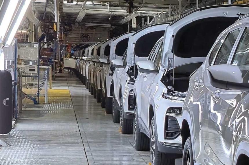 Las automotrices aumentaron hasta un 6-en-porciento- los autos 0km en por la presioacuten del doacutelar