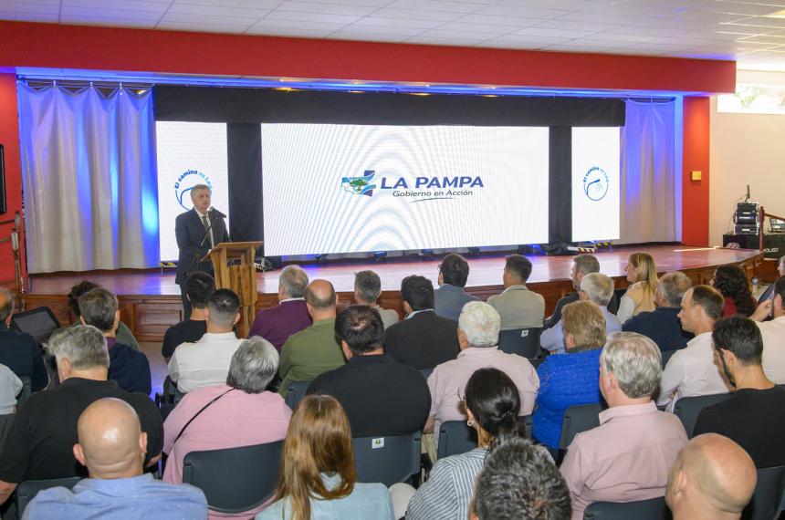 Ziliotto anuncioacute que en 2027 toda la provincia tendraacute iluminacioacuten puacuteblica LED