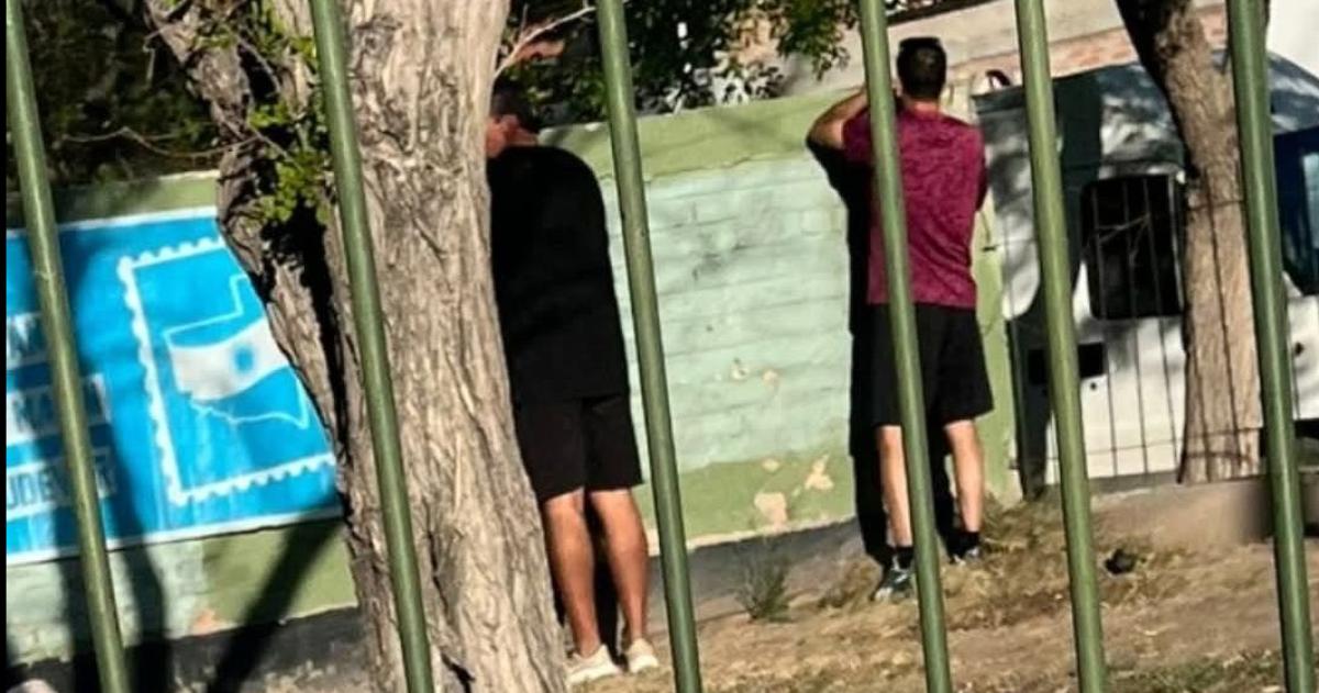 Poleacutemica en 25 de Mayo por funcionarios de Monsalve que pegaron carteles del PJ