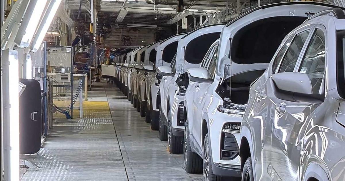 Las automotrices aumentaron hasta un 6-en-porciento- los autos 0km en por la presioacuten del doacutelar
