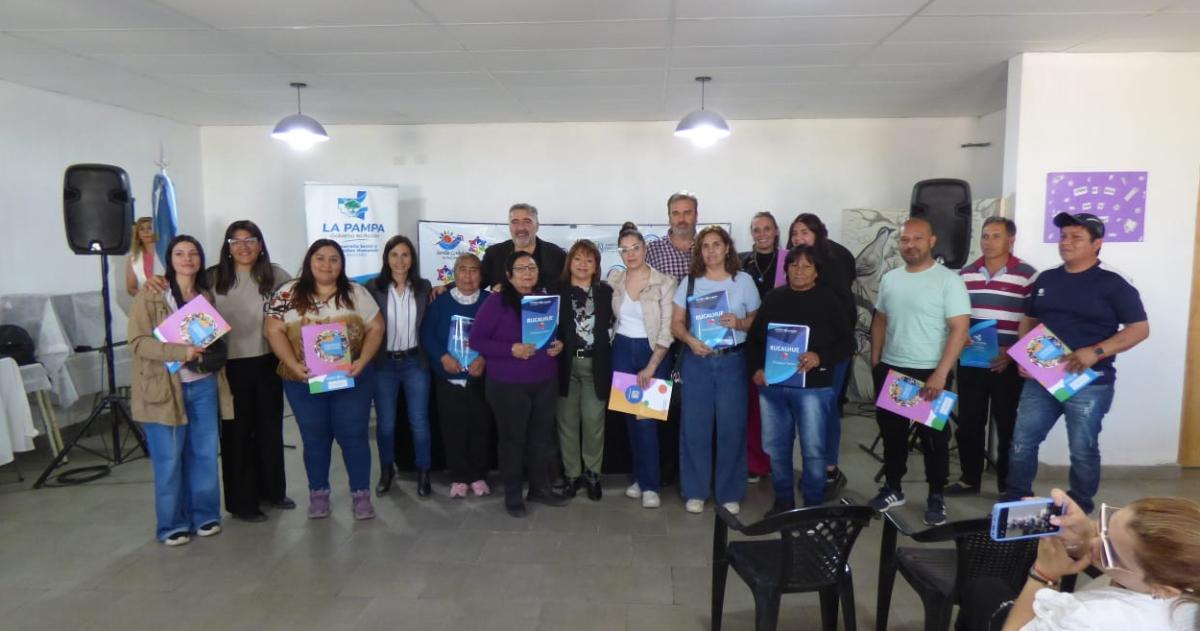 Entregaron creacuteditos de Economiacutea Social y Rucalhueacute en Santa Isabel