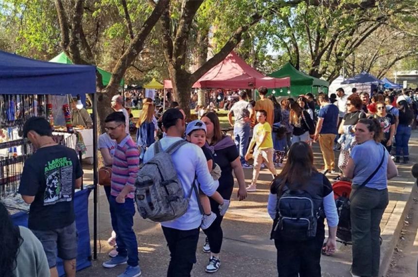 Pico- realizan Feria de la Primavera en el playoacuten del Ferrocarril