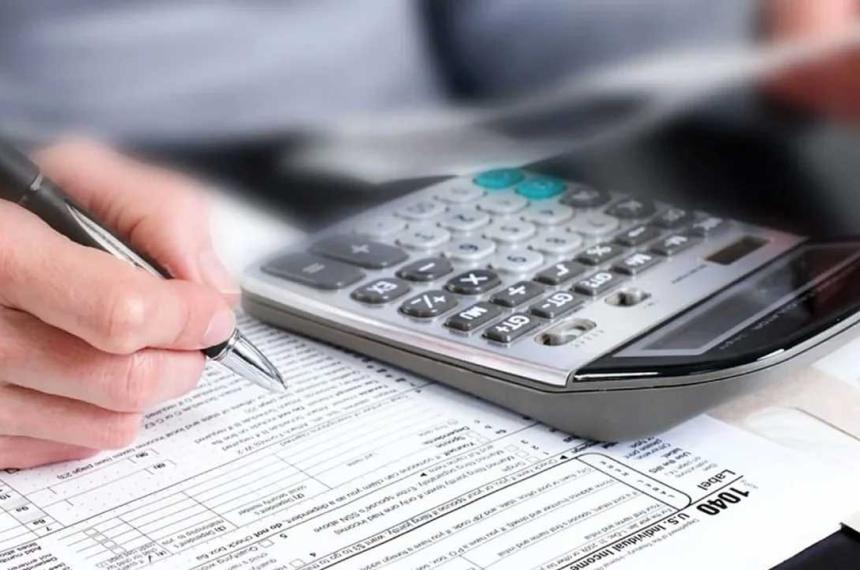 La presioacuten tributaria municipal y su impacto en el creacutedito al sector privado