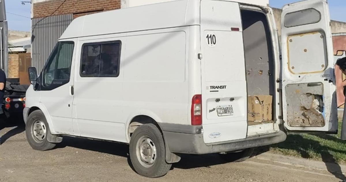 Robaron valiosas herramientas de una camioneta en Santa Rosa