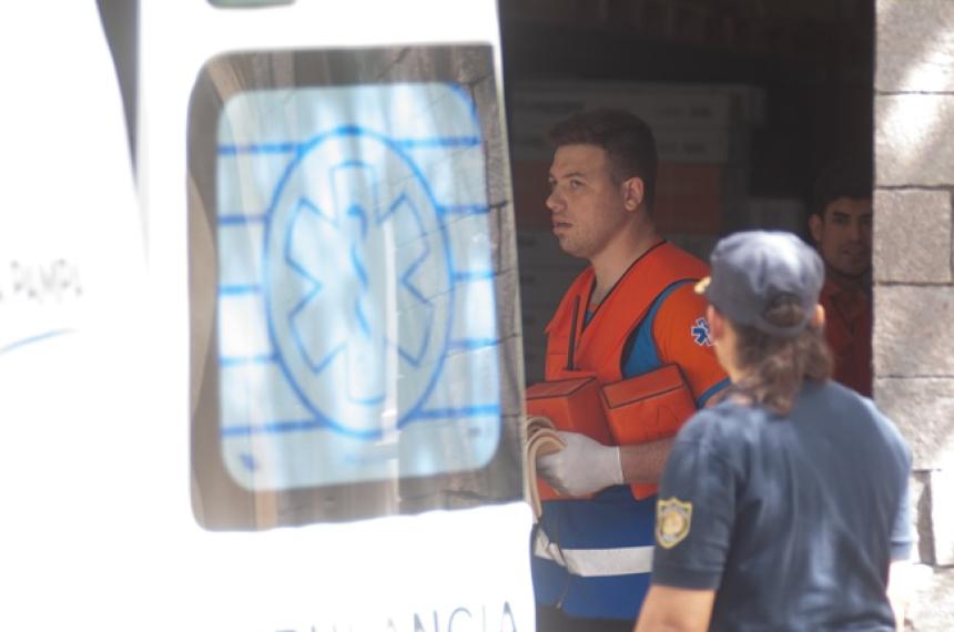 Trasladaron a uno de los trabajadores accidentados en un elevador de Pico