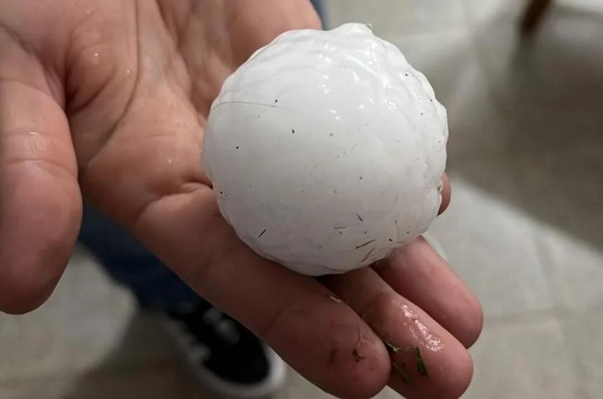 Tormenta y granizo gigante impactaron en el sur de Coacuterdoba
