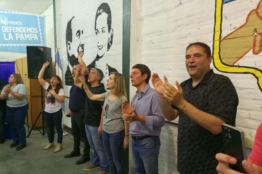 El Frente Defendemos La Pampa realizoacute un acto en General Acha