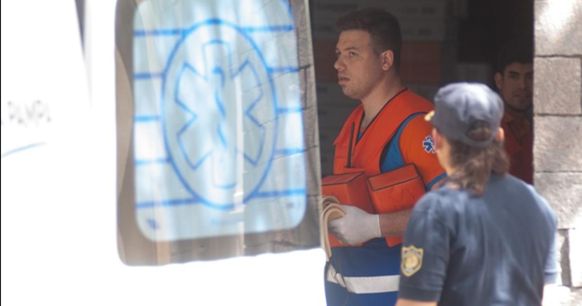 Trasladaron a uno de los trabajadores accidentados en un elevador de Pico