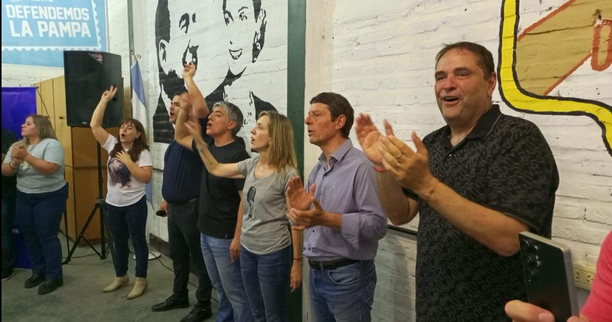 El Frente Defendemos La Pampa realizoacute un acto en General Acha