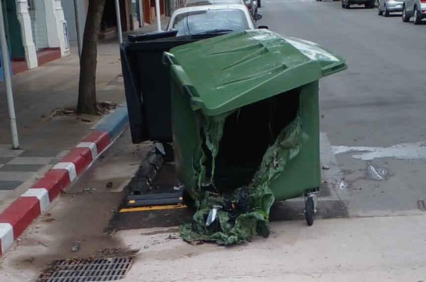 Vandalismo nocturno en el centro de Santa Rosa