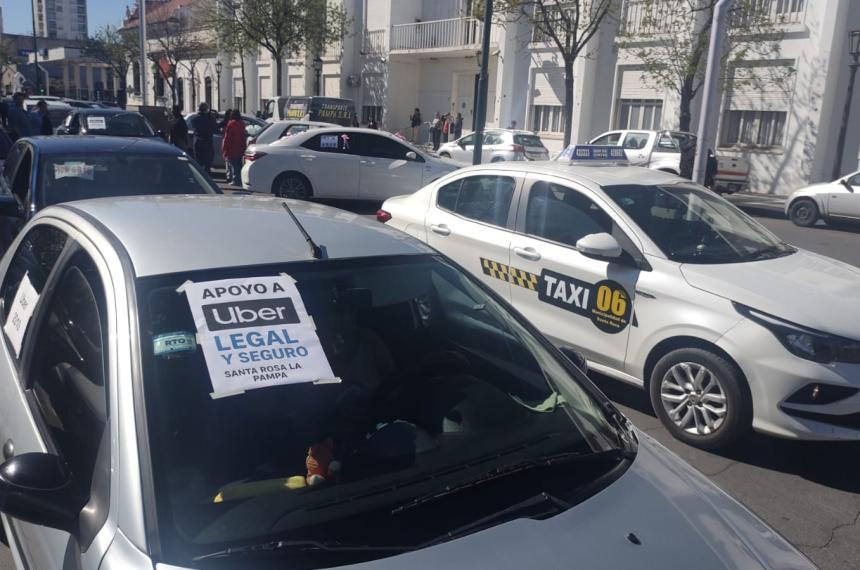 Crisis en La Terminal- taxistas deciden si rompen la grieta y adoptan Uber