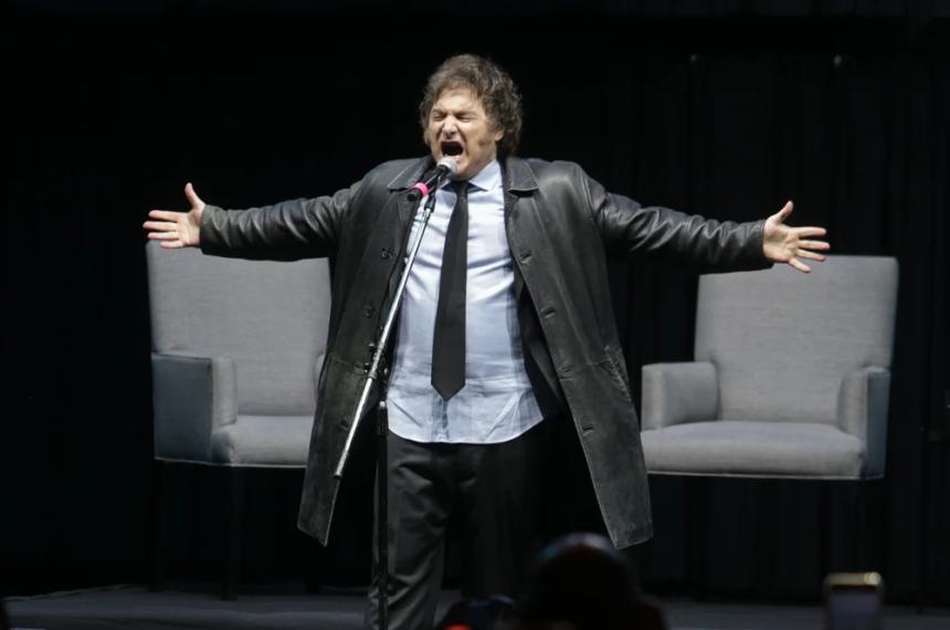Milei inicia la semana con el lanzamiento de su libro y un show musical en el Movistar Arena