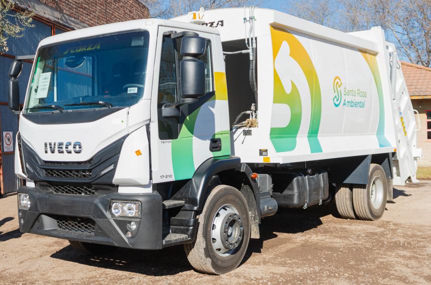 Di Naacutepoli inaugura la nueva Estacioacuten de Servicio Municipal