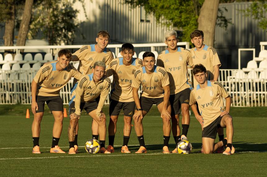 Argentina busca su lugar en cuartos de final