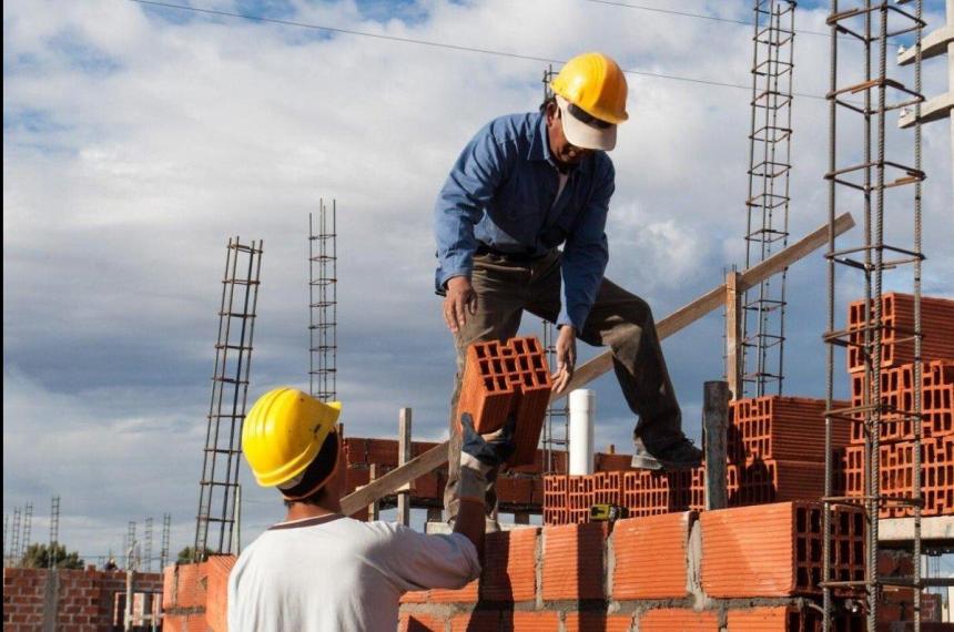 Mejora el empleo en la construccioacuten pero arrastra caiacuteda del 23-en-porciento- 