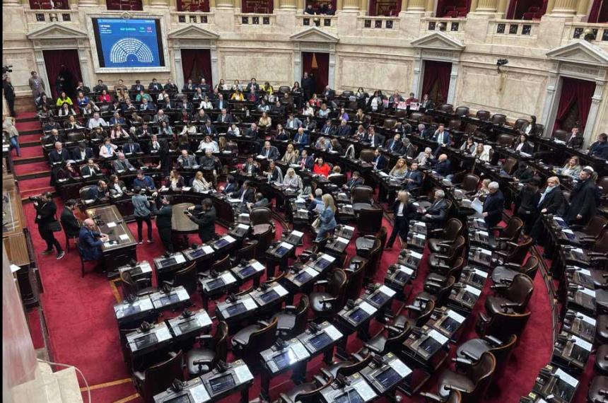 La oposición quiere ponerle un límite a Milei y sus decretos