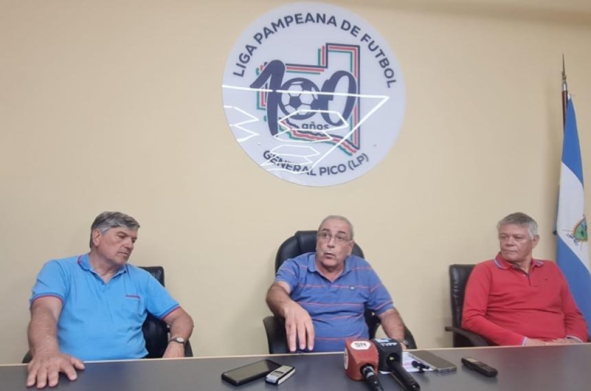 Los dirigentes de la Liga Pampeana en la conferencia de prensa de este miércoles