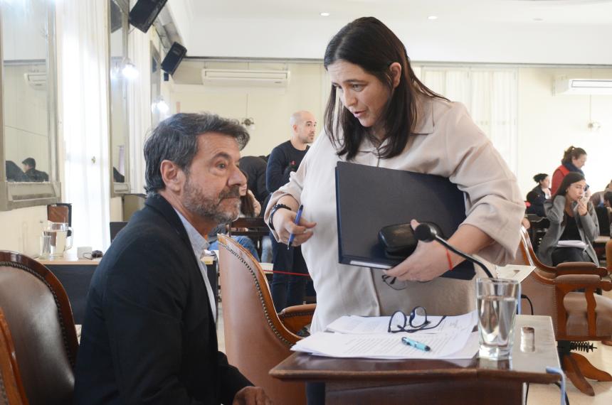 La concejala Fernanda Oddi junto a su par del PRO Marcelo Guerrero
