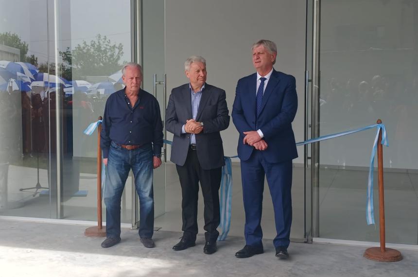 Lezcano flanqueado por Rodríguez y Ziliotto