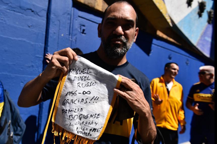Hinchas de Boca y de otros clubes despiden a Miguel Ángel Russo en La Bombonera