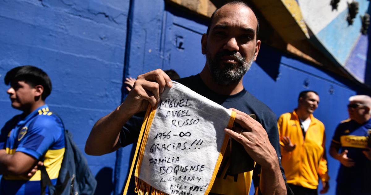Hinchas de Boca y de otros clubes despiden a Miguel Ángel Russo en La Bombonera