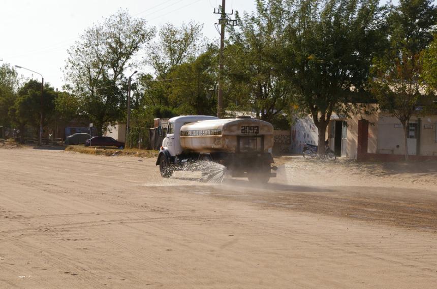 El municipio dejó de prestar el servicio de riego de calles