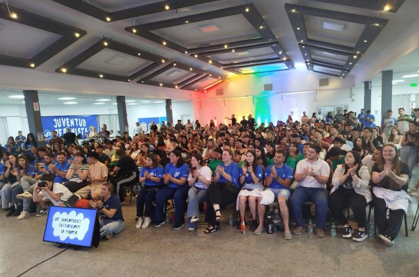 Ms de 500 jovenes participaron del encuentro en el Recreo Mercantil
