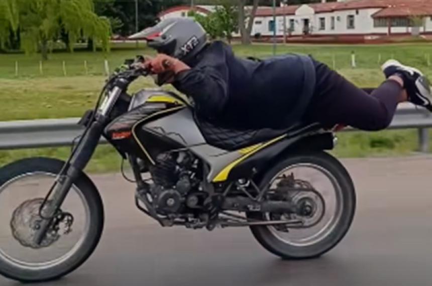 El motociclista circulaba sobre la RN 152 (Captura de video)